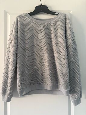 Eyeshadow Chevron Plush Crewneck Sweater - Light Gray
